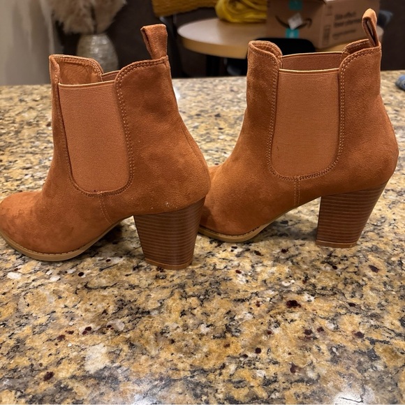 FOREVER. WOMENS BOOT SUEDE SIZE 7  Stacked Heel Dark Camel  Round Toe - Picture 5 of 12